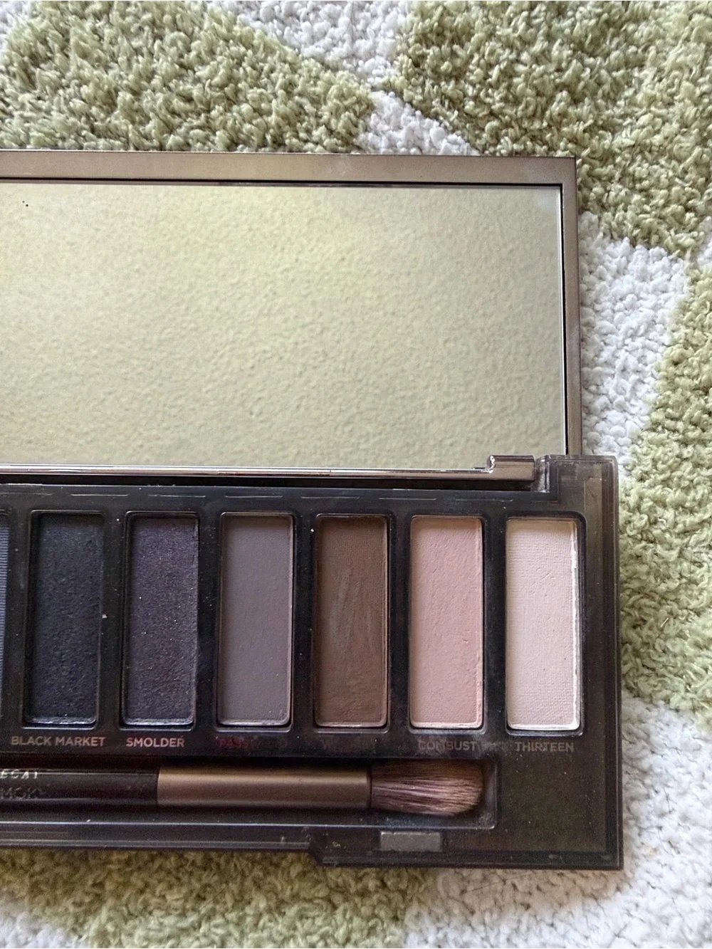 Urban Decay Naked Smoky Eyeshadow Palette - Smoky Taupe & Neutral Brown Tones
